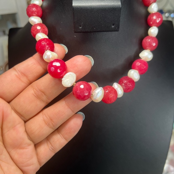 Vintage Red Cherry Quartz and fresh water pearl Beaded Necklace - Picture 5 of 6
